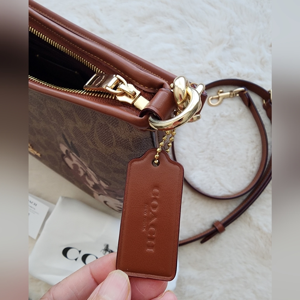 ❤️Coach Signature Floral Shoulder Bag in Brown and Pink - Picture 4 of 10